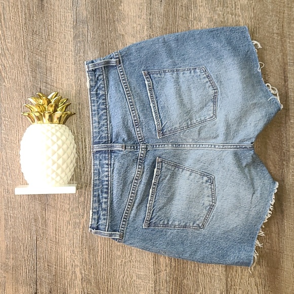 NWOT! Universal Thread Curvy Vintage Midi Jean Shorts - Picture 2 of 11